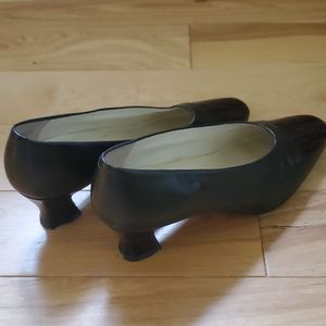 Vintage brown leather heels